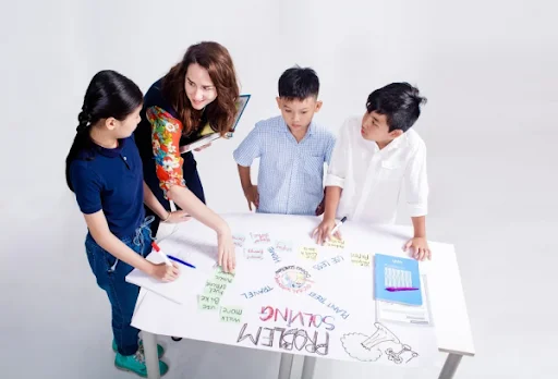 Chinh phục khó khăn của Anh văn lớp 8 dễ dàng hơn với chương trình YOLA Junior tại YOLA 