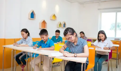 YOLA Junior giúp các em học sinh cấp 2 rèn luyện Nghe chủ động - Nói tự tin - Đọc tư duy - Viết sáng tạo và phát triển toàn diện 