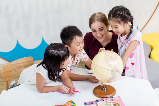 Học tiếng Anh giúp bé tăng khả năng giao tiếp và khả năng làm việc nhóm