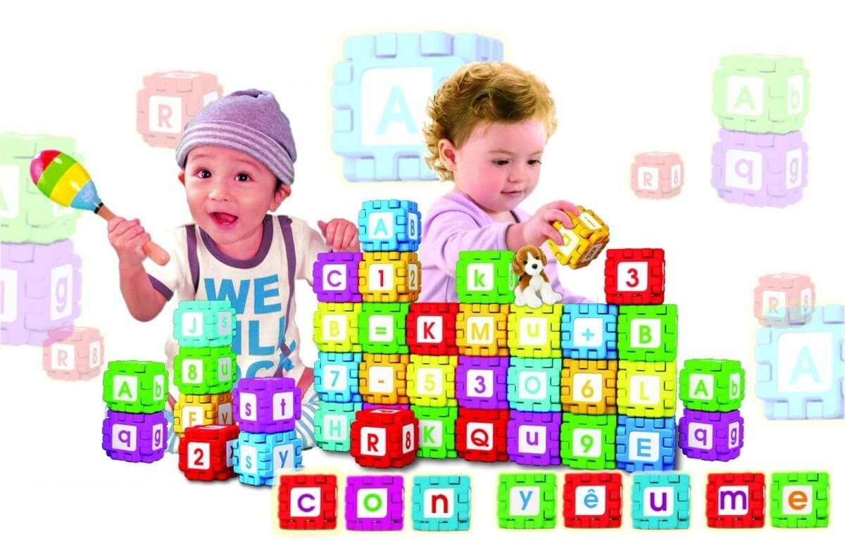 Thông qua các trò chơi ghép chữ, xếp hình