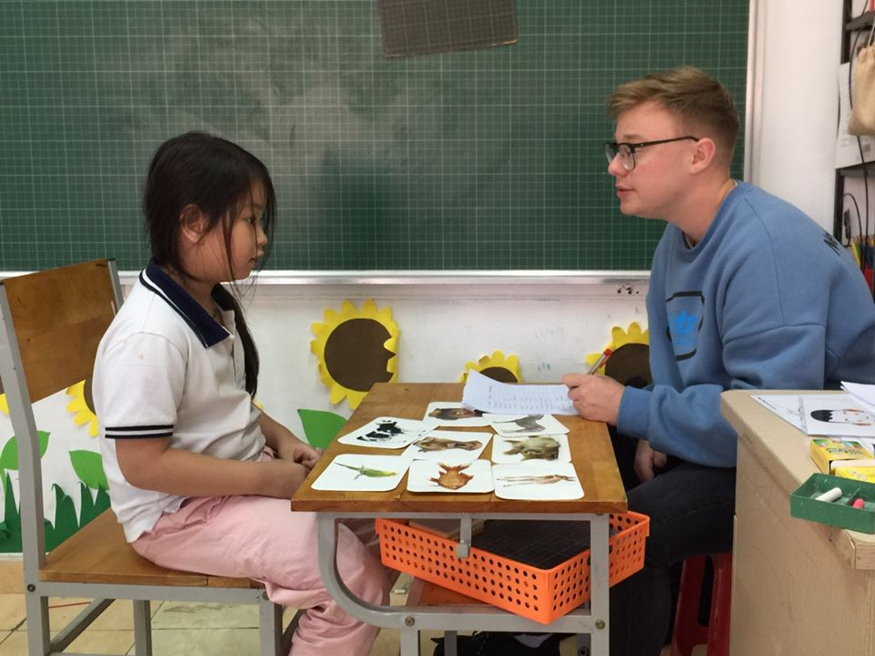 Tránh tạo áp lực cho trẻ khi học tiếng Anh lớp 5