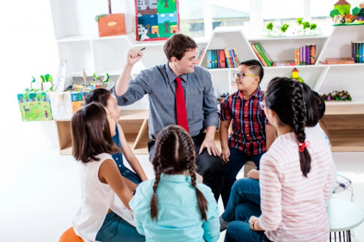 Học tiếng Anh qua phim ảnh có phụ đề là giải pháp hiệu quả cho bé lớp 7