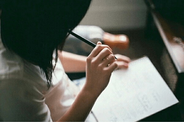 Các em nên luyện giải đề thi môn tiếng Anh vào lớp 10 mỗi ngày để nắm được cấu trúc đề thi