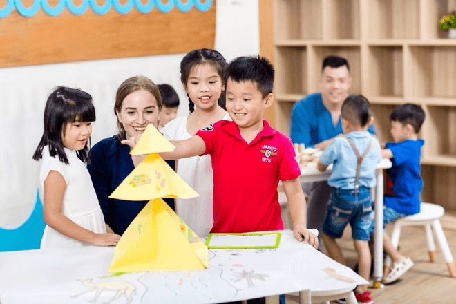 Cho trẻ tiếp cận với tiếng Anh từ sớm