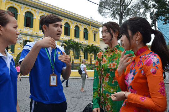 Các em hãy nói tiếng Anh bất cứ nơi đâu nếu có cơ hội