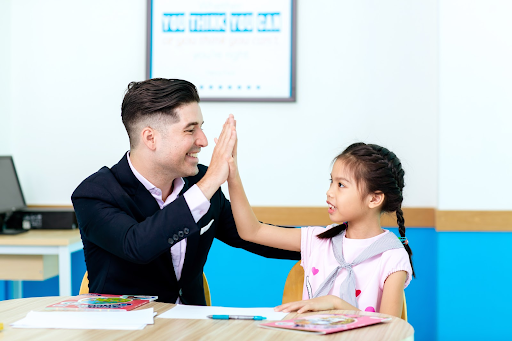 Hãy đưa sự giải trí vào giờ học để trẻ cảm nhận được việc học tiếng Anh thật dễ dàng 